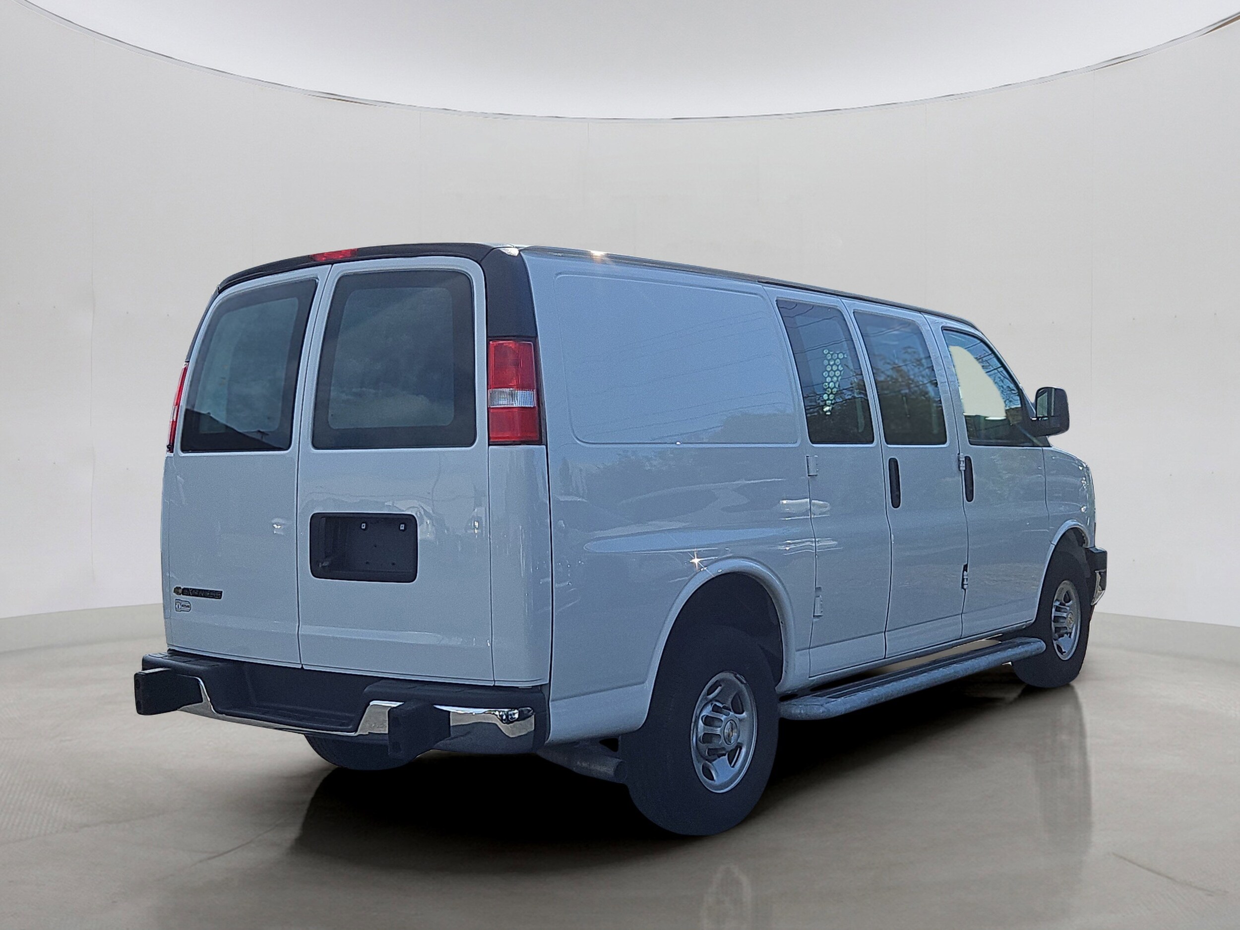 2023 Chevrolet Express 2500 Work Cargo Van photo 3