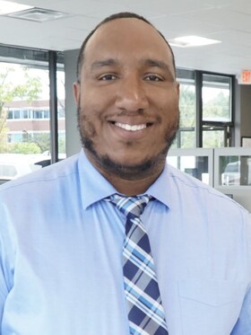 Staff member Calvin Brown from ID_c28991f60e0d