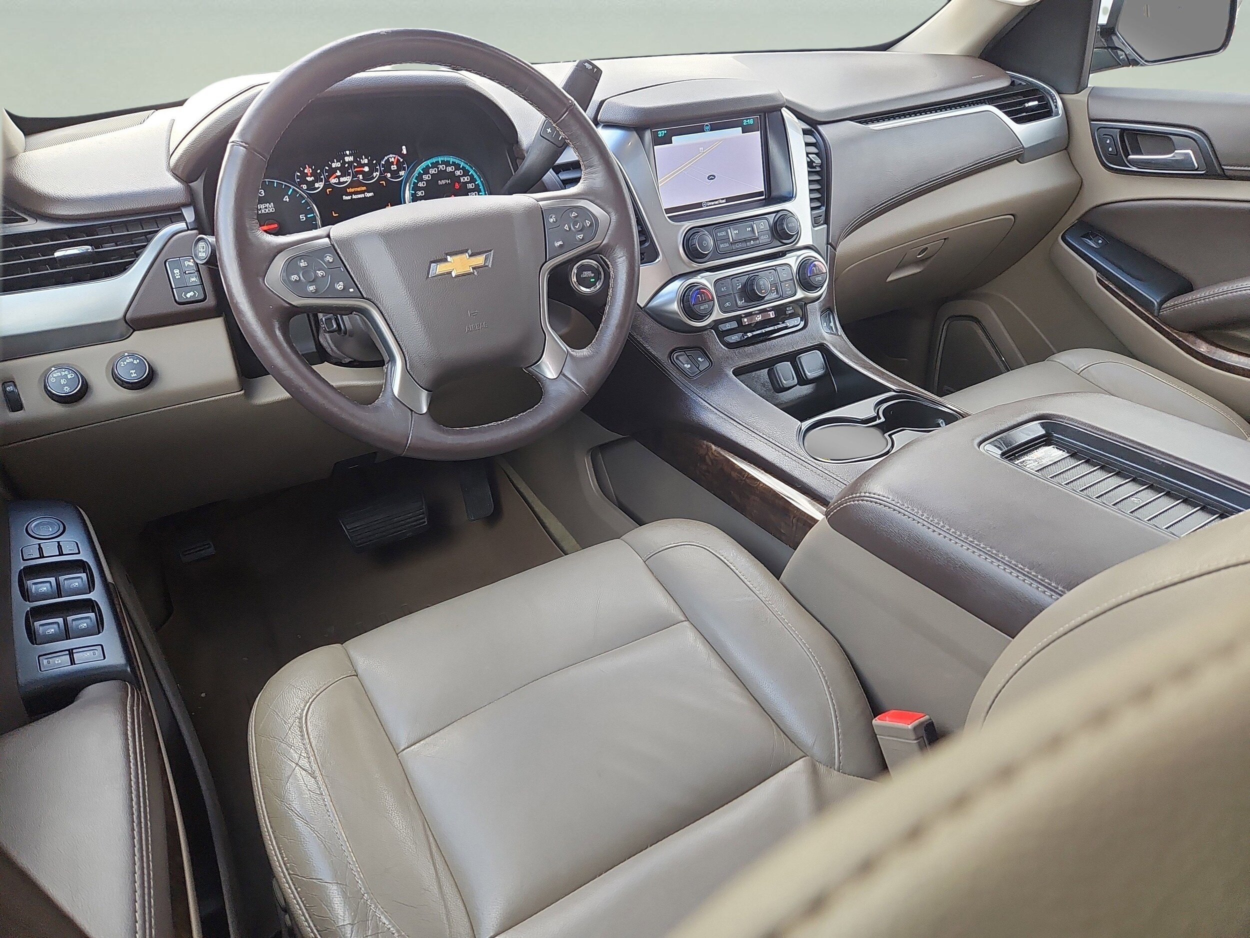 2017 Chevrolet Tahoe LT photo 2