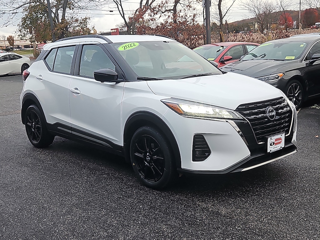 Used 2022 Nissan Kicks SR SUV
