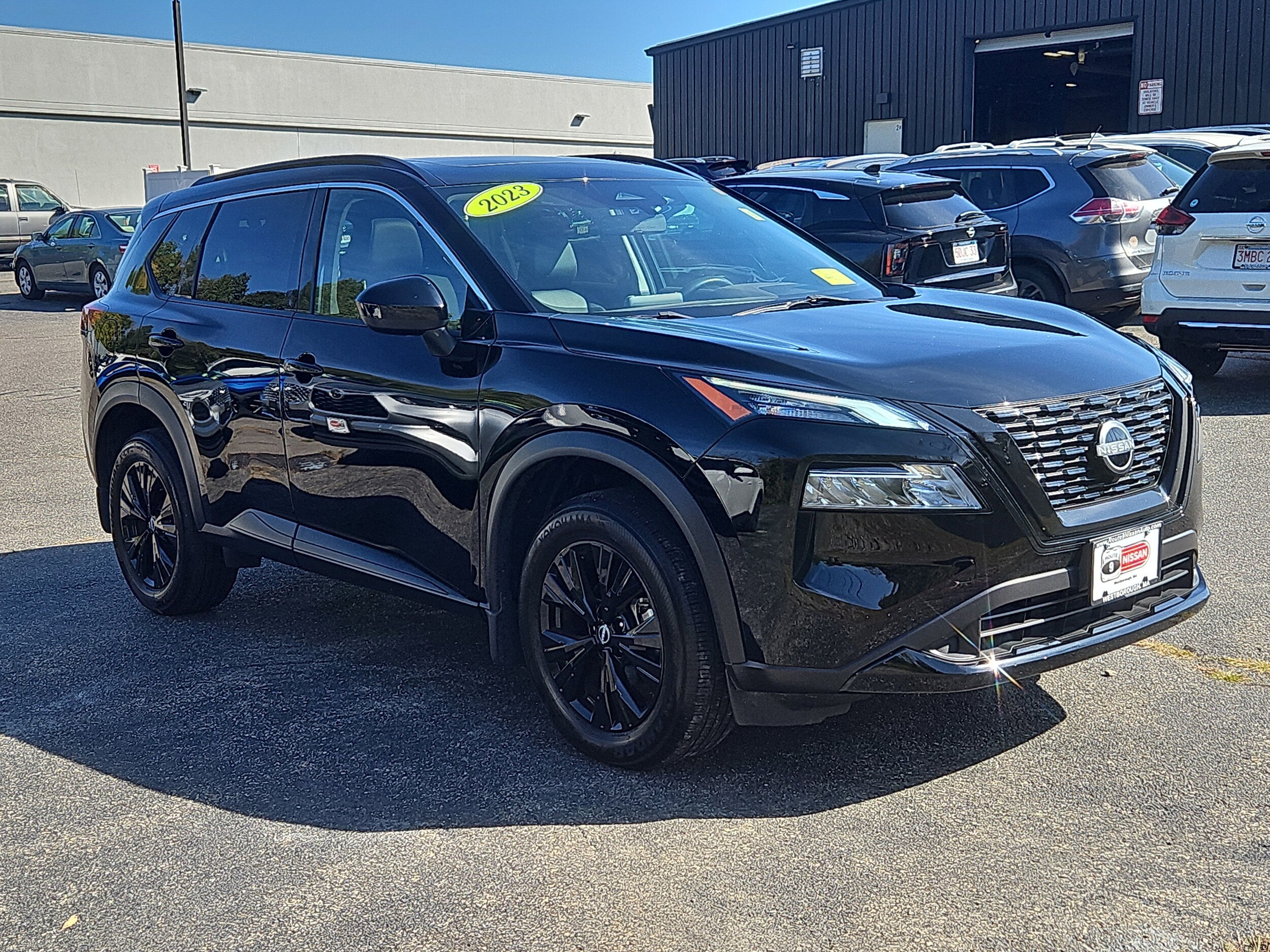 2023 Nissan Rogue Midnight Edition photo 2