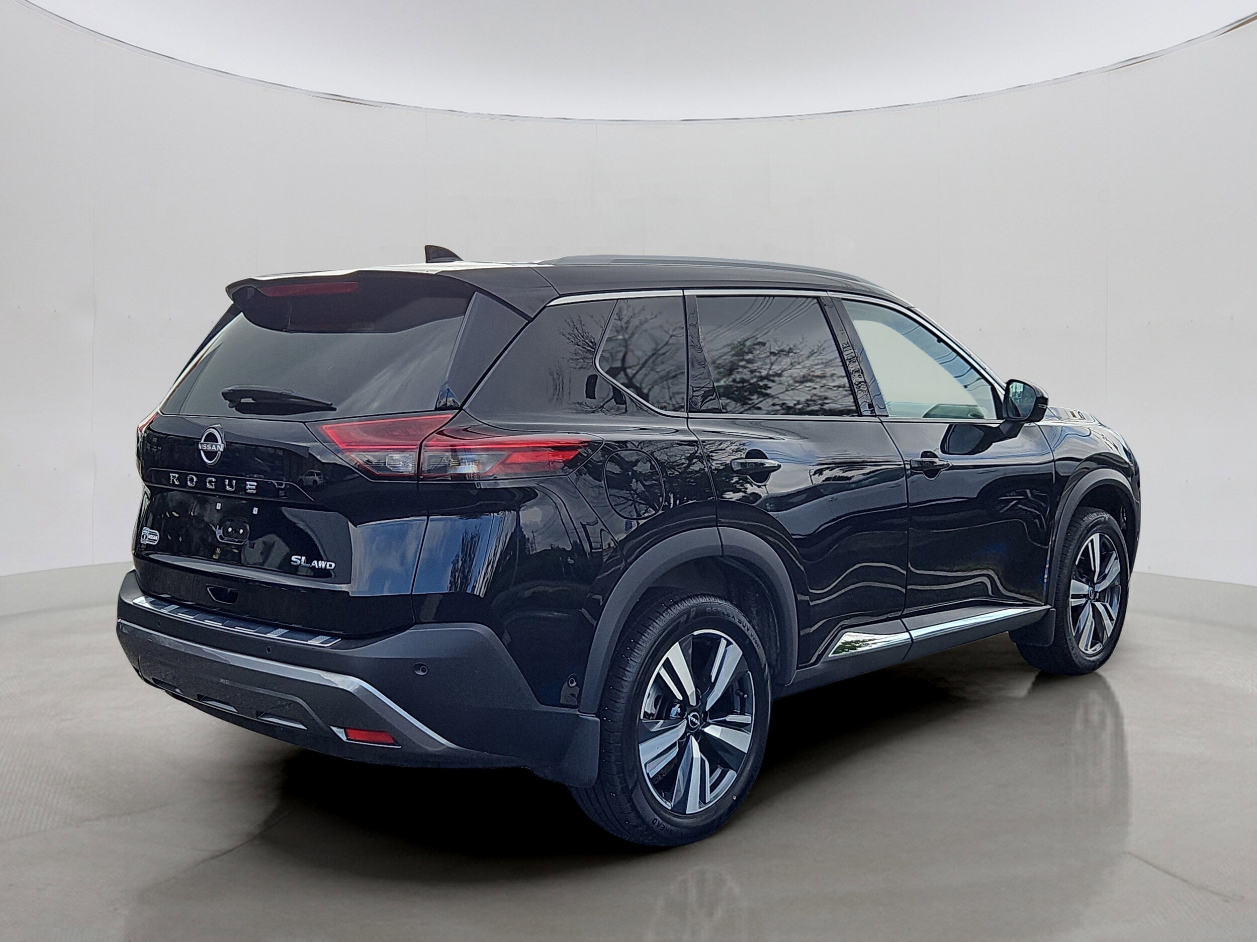 2022 Nissan Rogue SL photo 2