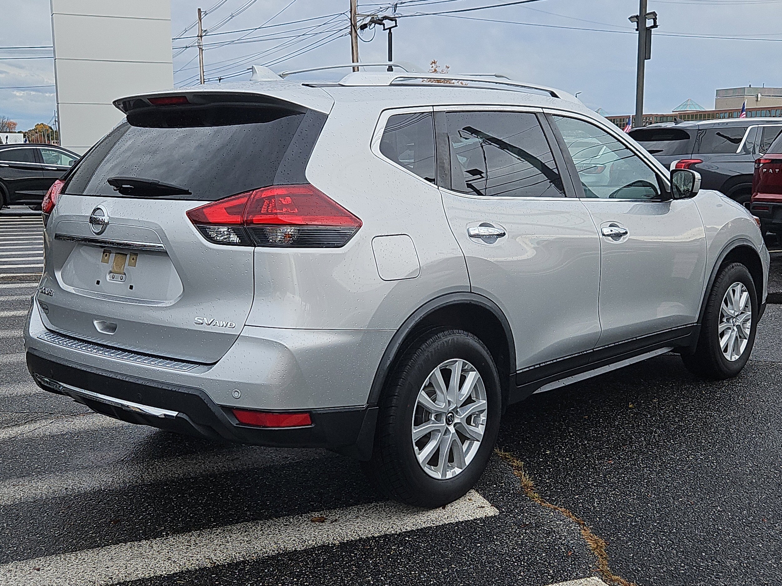 2019 Nissan Rogue SV photo 2