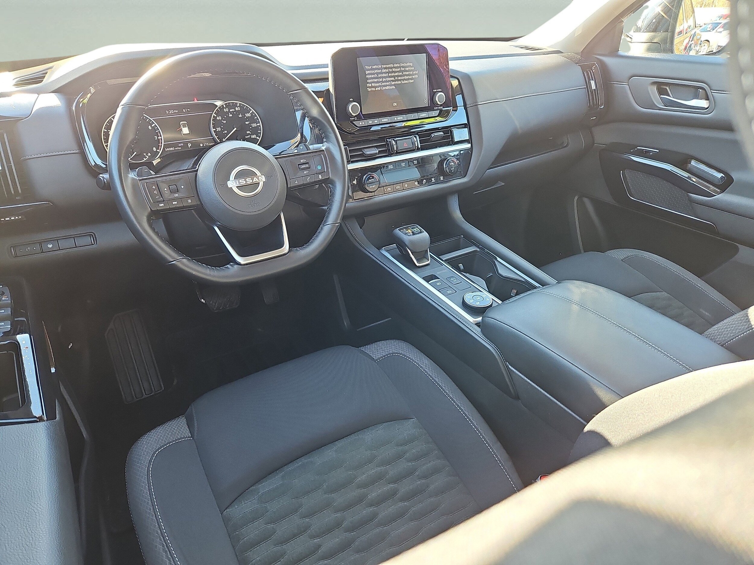 2022 Nissan Pathfinder SV photo 2