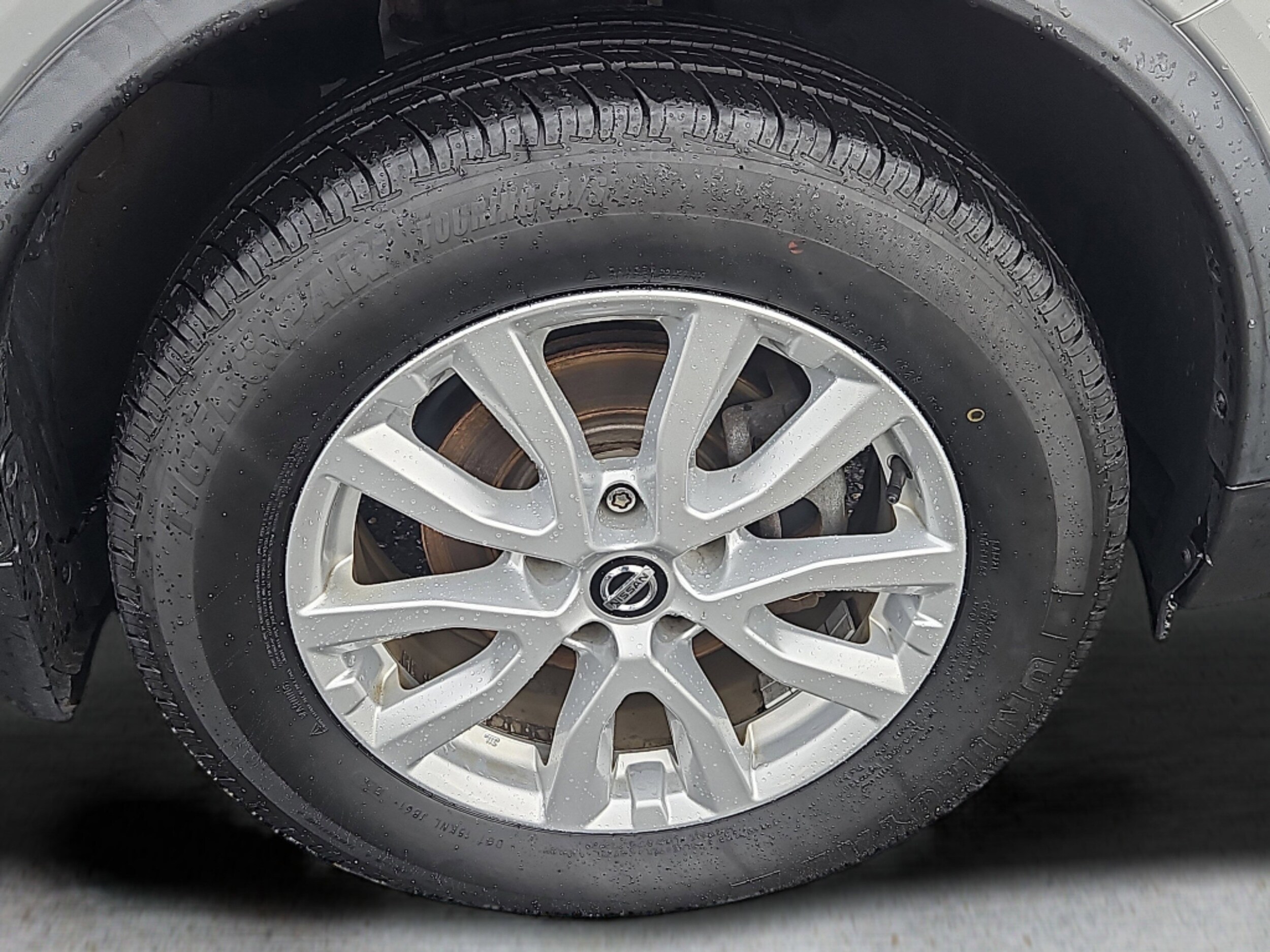 2019 Nissan Rogue SV photo 2