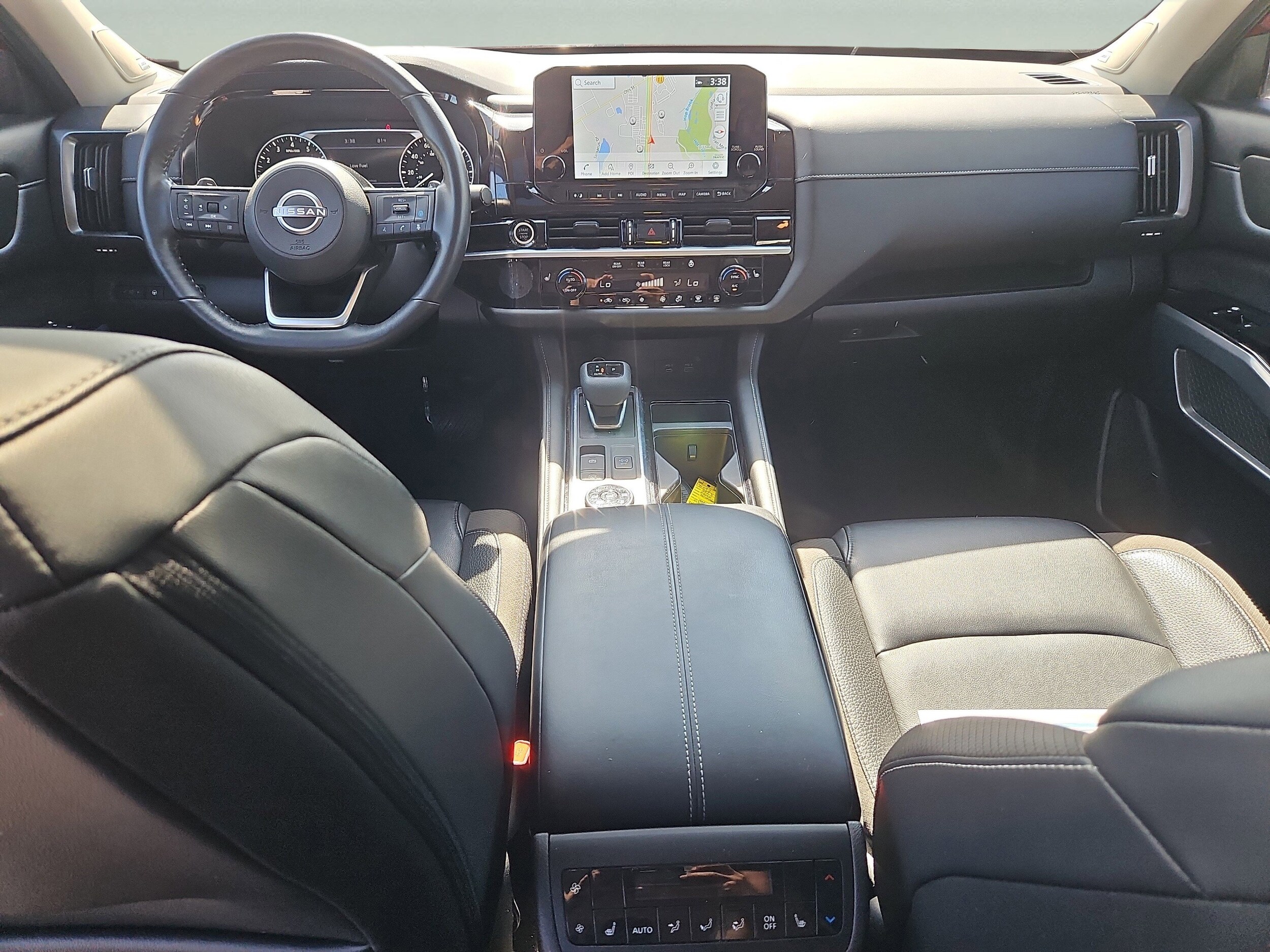 2023 Nissan Pathfinder SL photo 2