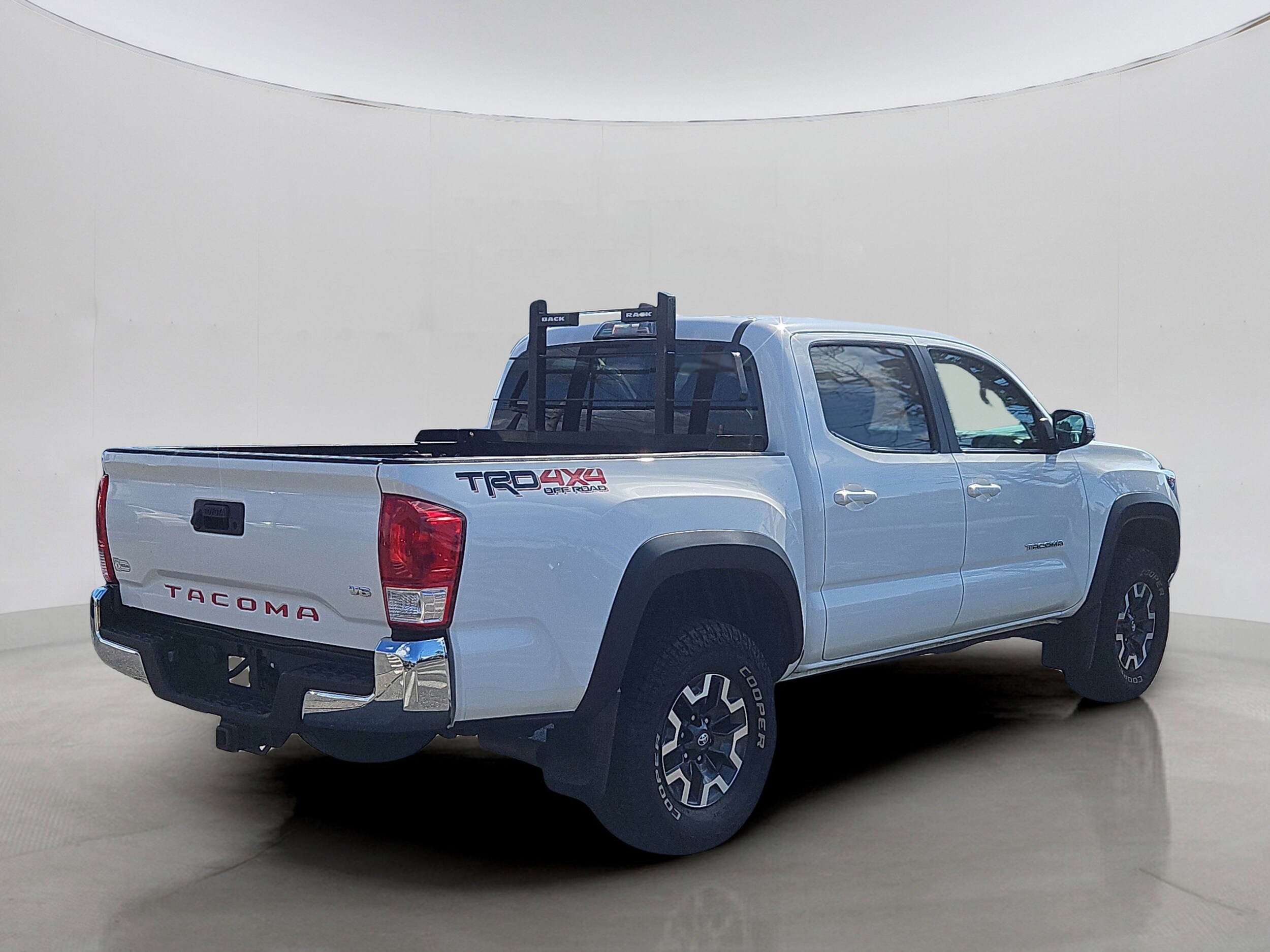 2017 Toyota Tacoma SR5 Double Cab photo 2