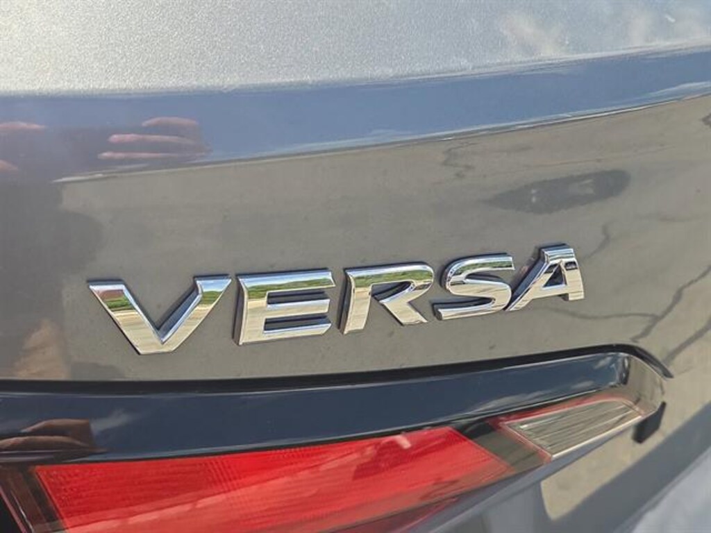 New 2025 Nissan Versa 1.6 SV