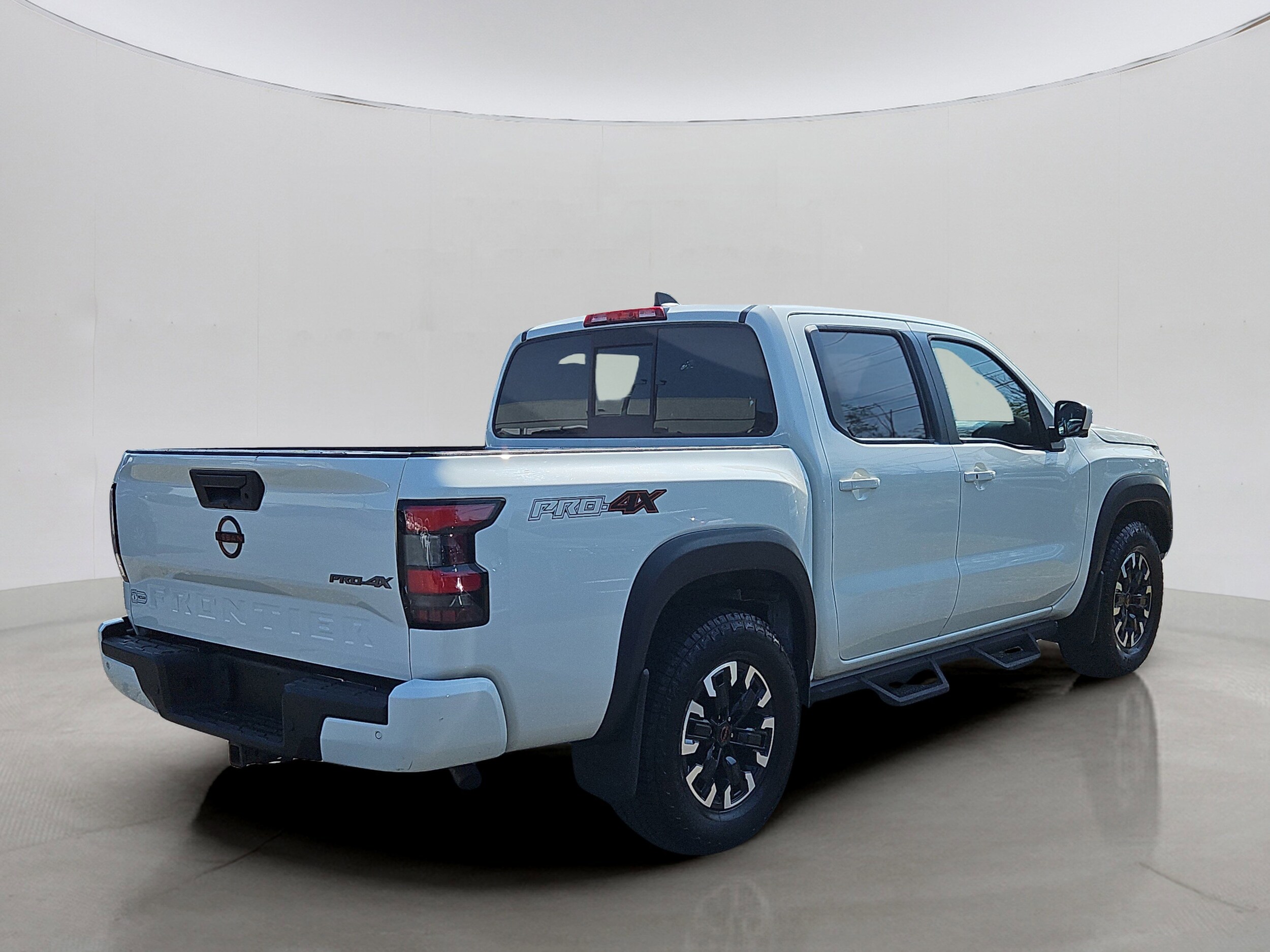 2022 Nissan Frontier PRO-4X photo 2