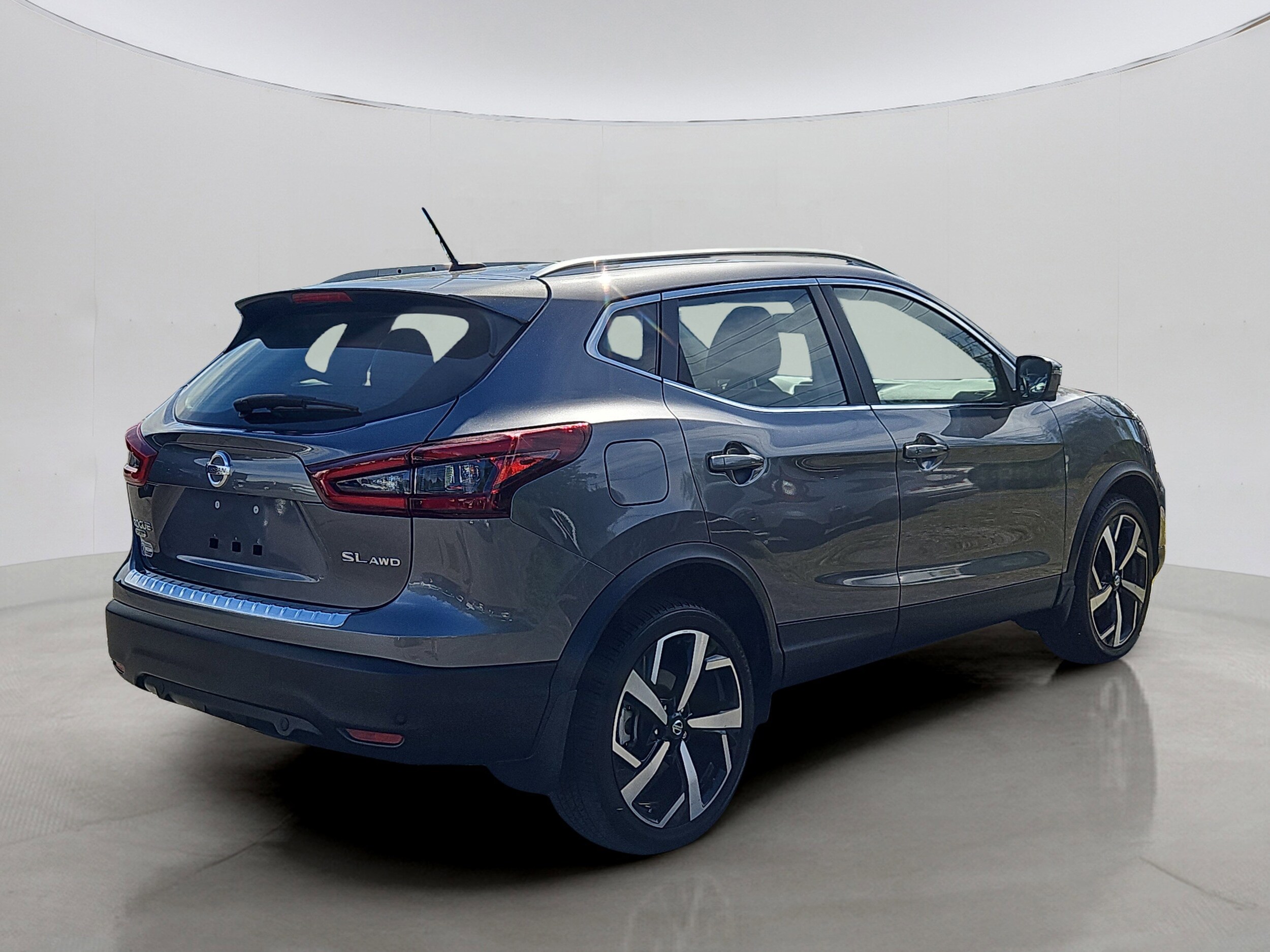 2022 Nissan Rogue Sport SL photo 2