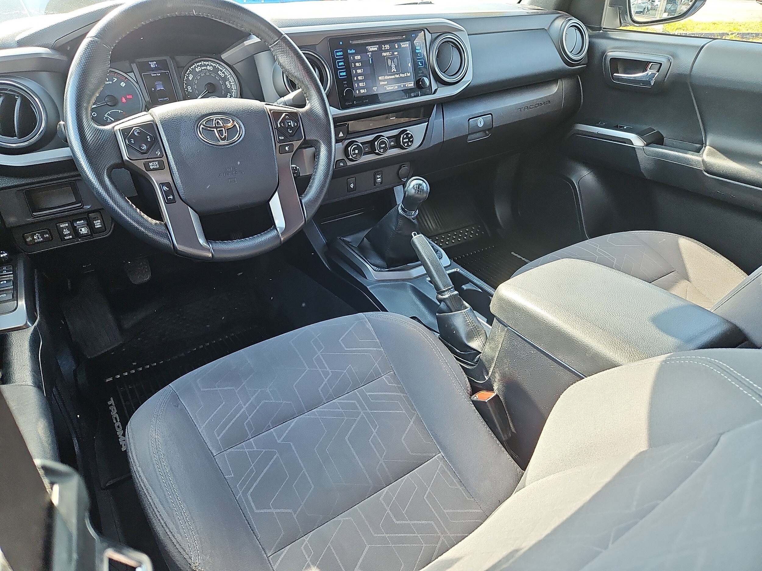 2017 Toyota Tacoma SR5 Double Cab photo 2
