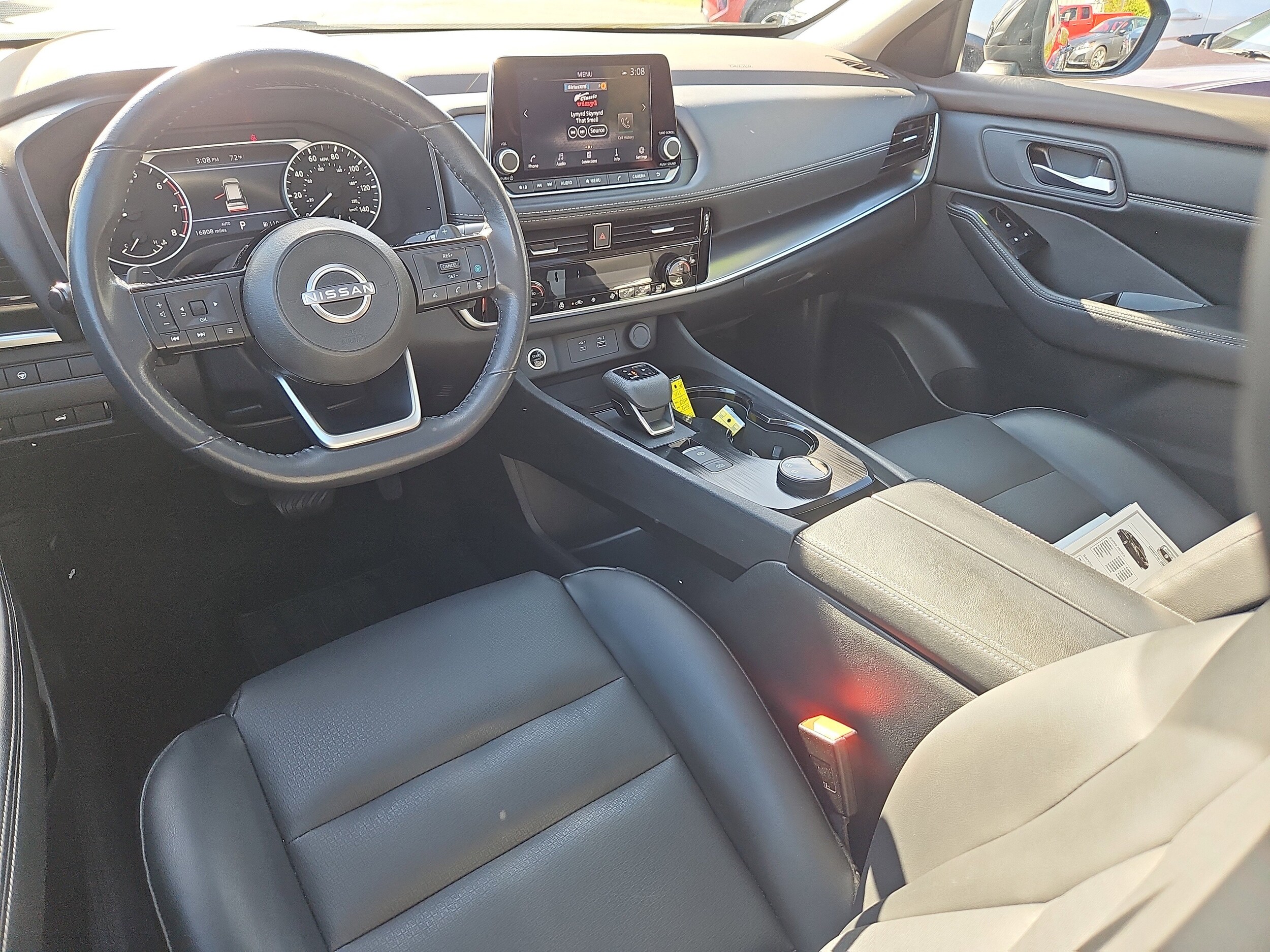 2022 Nissan Rogue SV photo 3