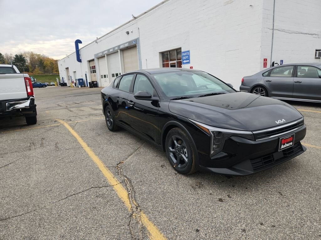 New 2025 Kia K4 Sedan