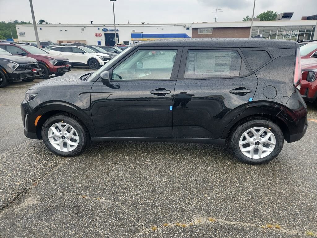 New 2025 Kia Soul LX Hatchback