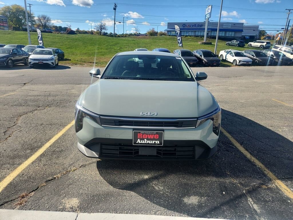 New 2025 Kia K4 LXS Sedan