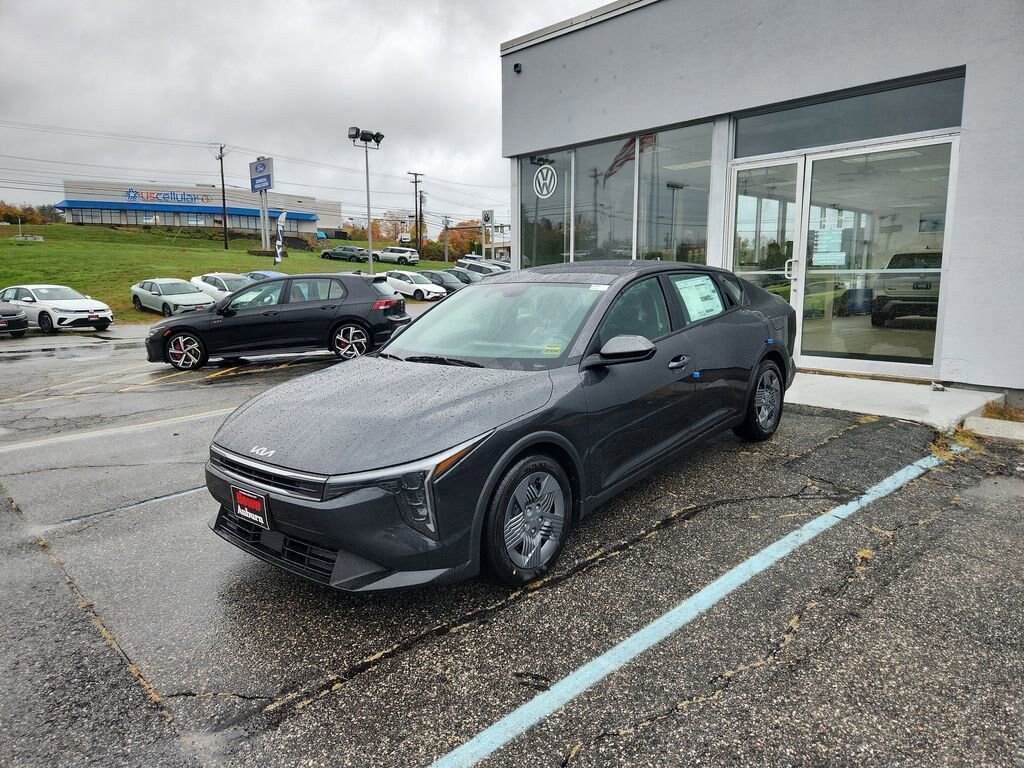 New 2025 Kia K4 LX Sedan