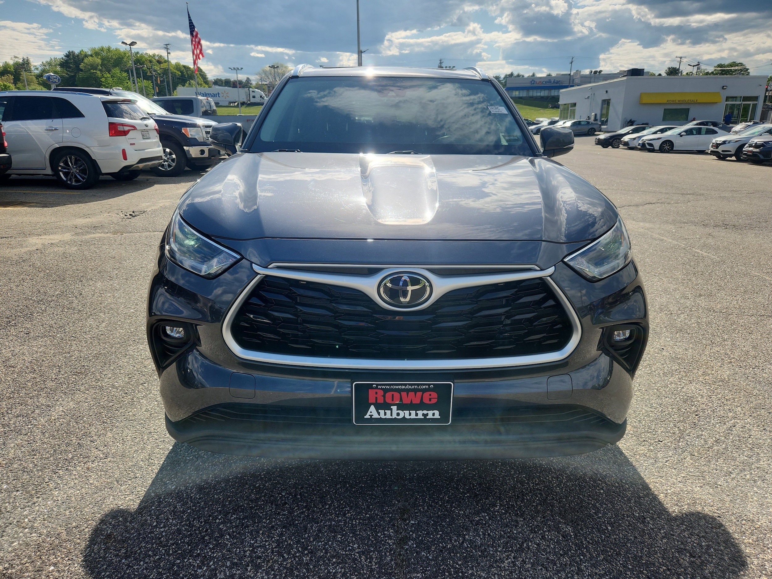 Used 2021 Toyota Highlander XLE with VIN 5TDHZRBH6MS153002 for sale in Auburn, ME
