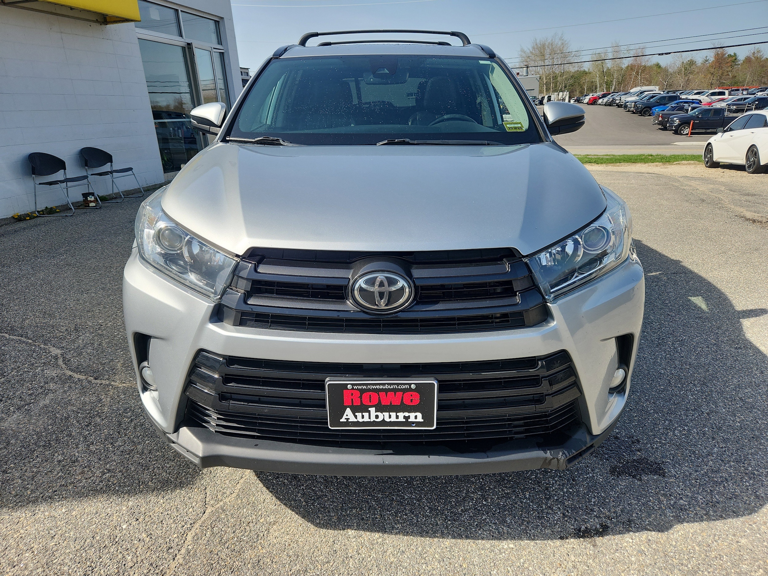 Used 2018 Toyota Highlander SE with VIN 5TDJZRFH0JS536005 for sale in Auburn, ME