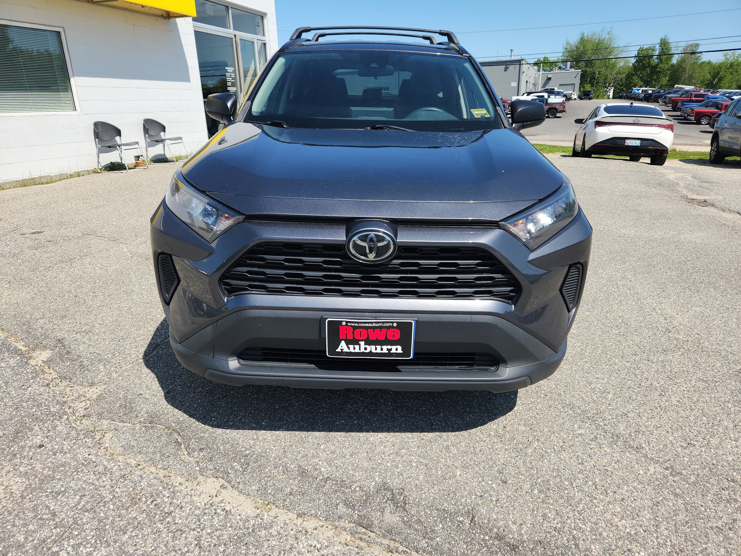 2020 Toyota RAV4 LE photo 2