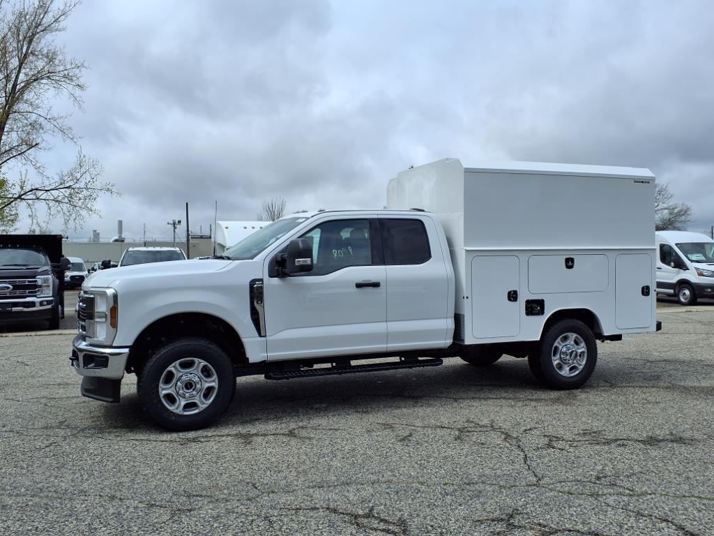 2025 Ford F-350 photo 4