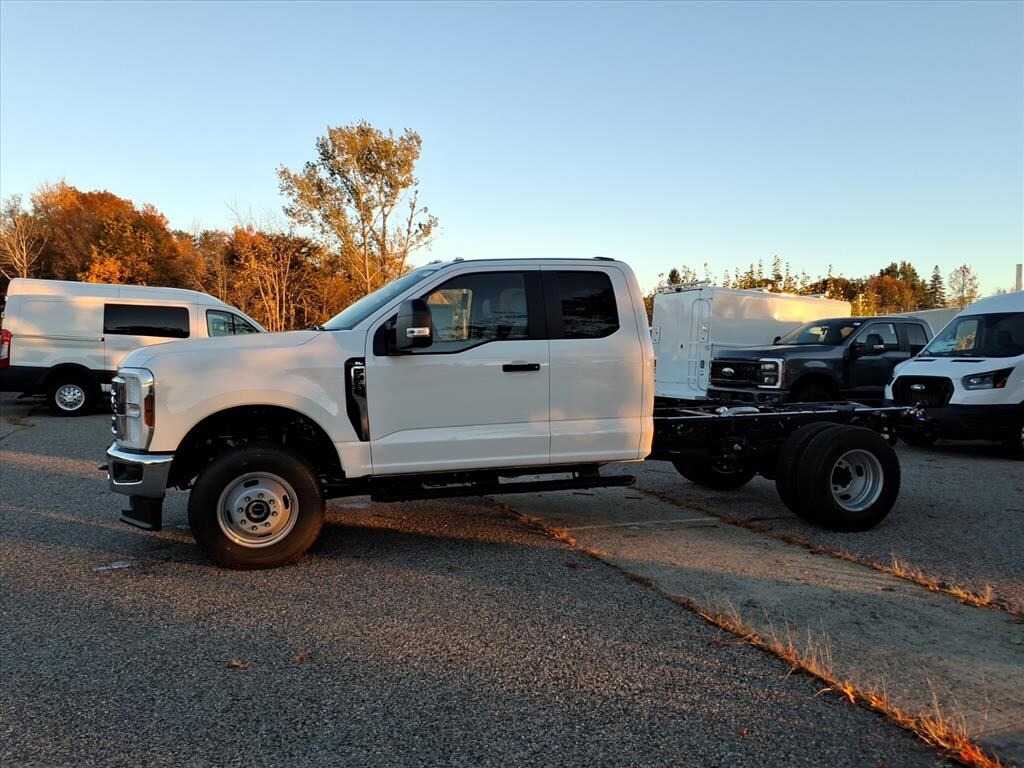 New 2026 Ford F-350 Chassis XL Truck Super Cab