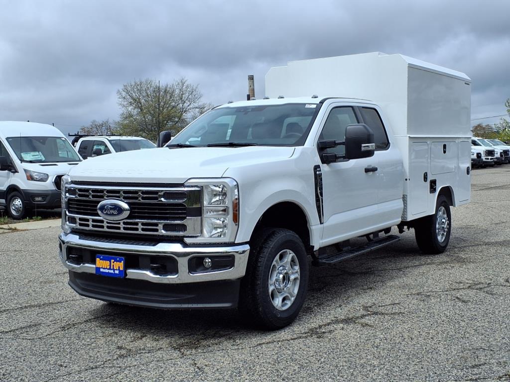 2025 Ford F-350 photo 3