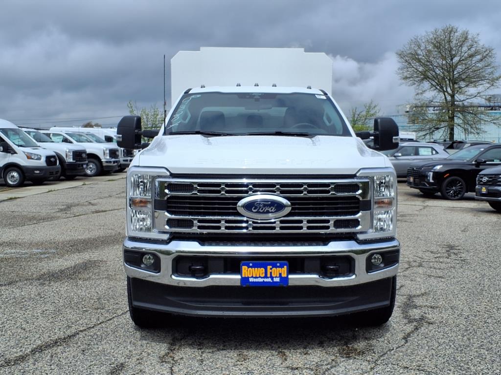 2025 Ford F-350 photo 2