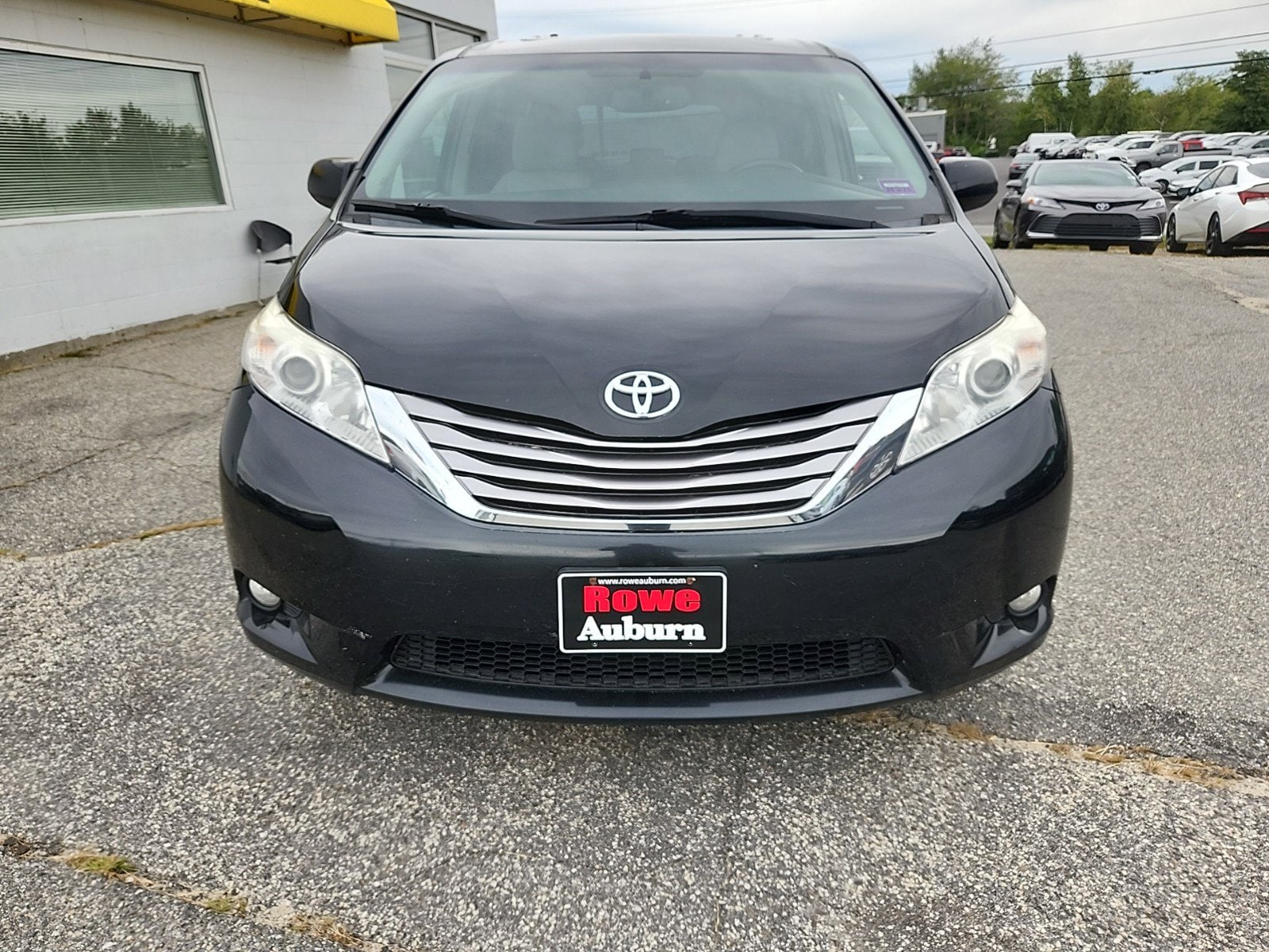 Used 2017 Toyota Sienna XLE with VIN 5TDYZ3DC0HS864439 for sale in Auburn, ME