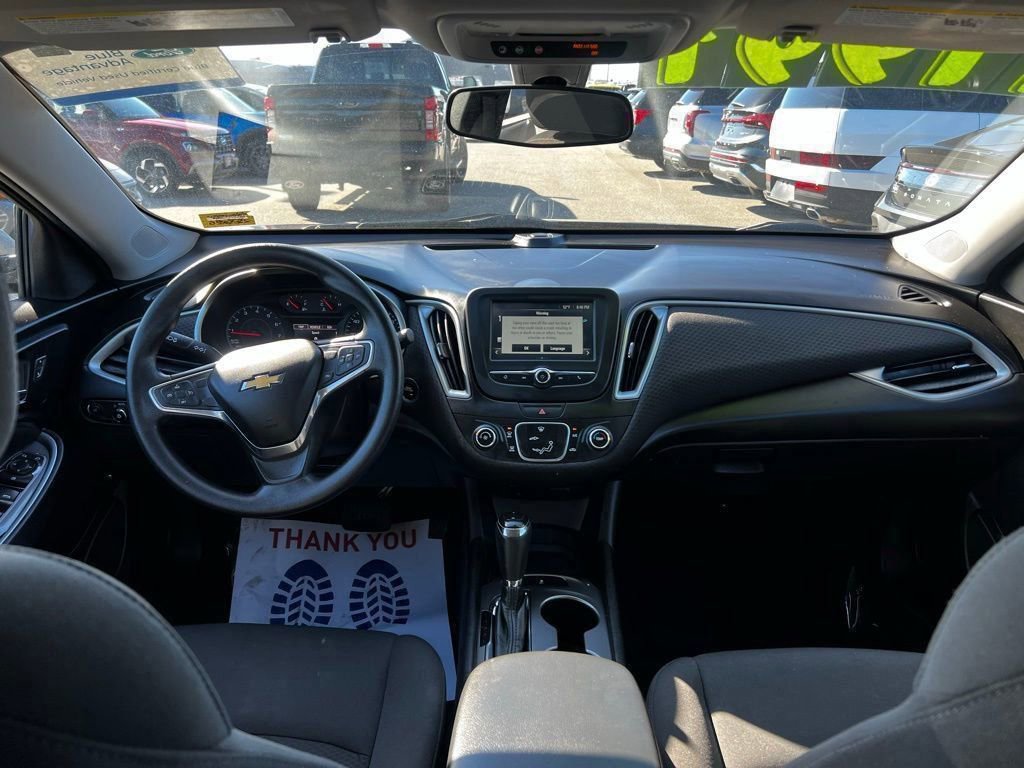 2017 Chevrolet Malibu photo 3