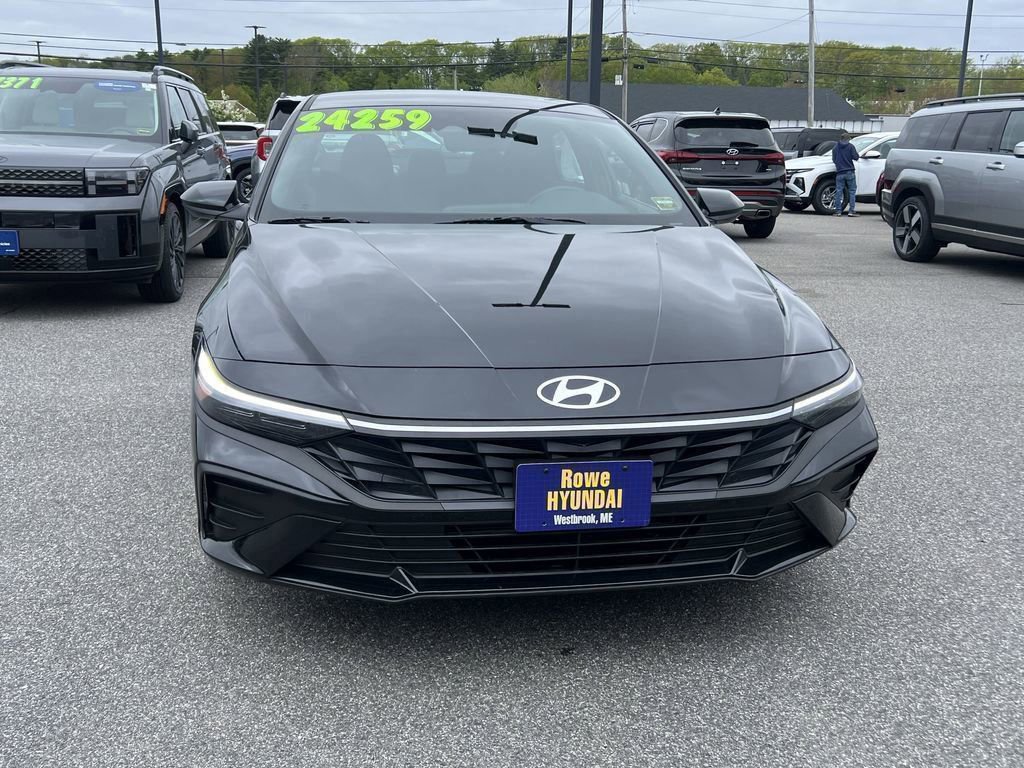 2025 Hyundai Elantra SEL Sport photo 2
