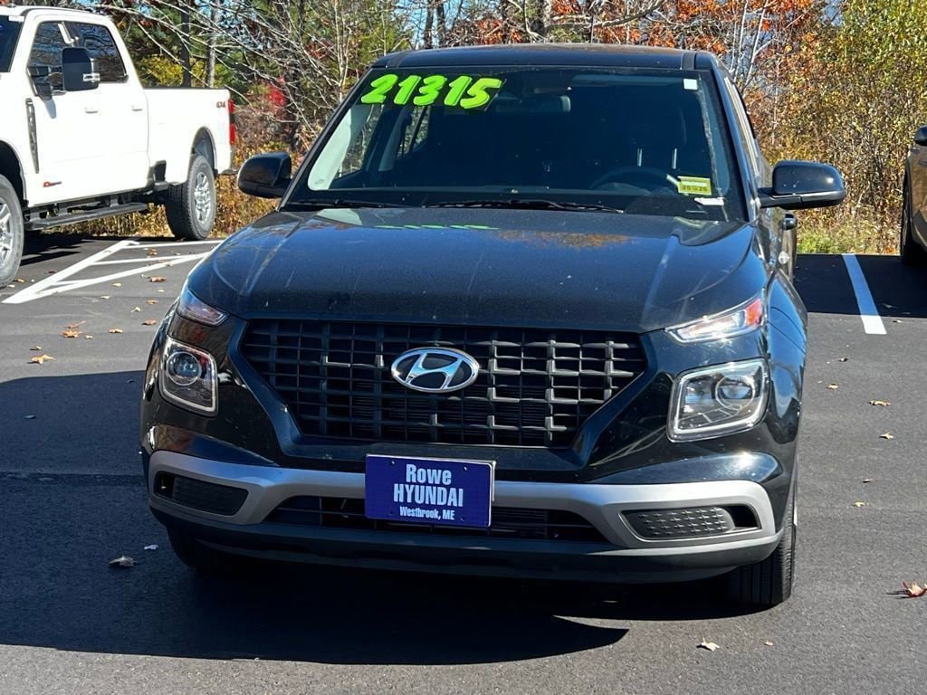 Used 2025 Hyundai Venue SE SUV