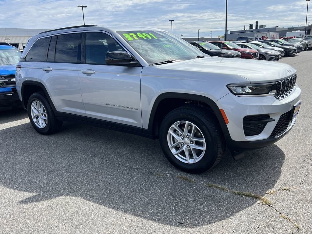 Used 2025 Jeep Grand Cherokee Laredo SUV