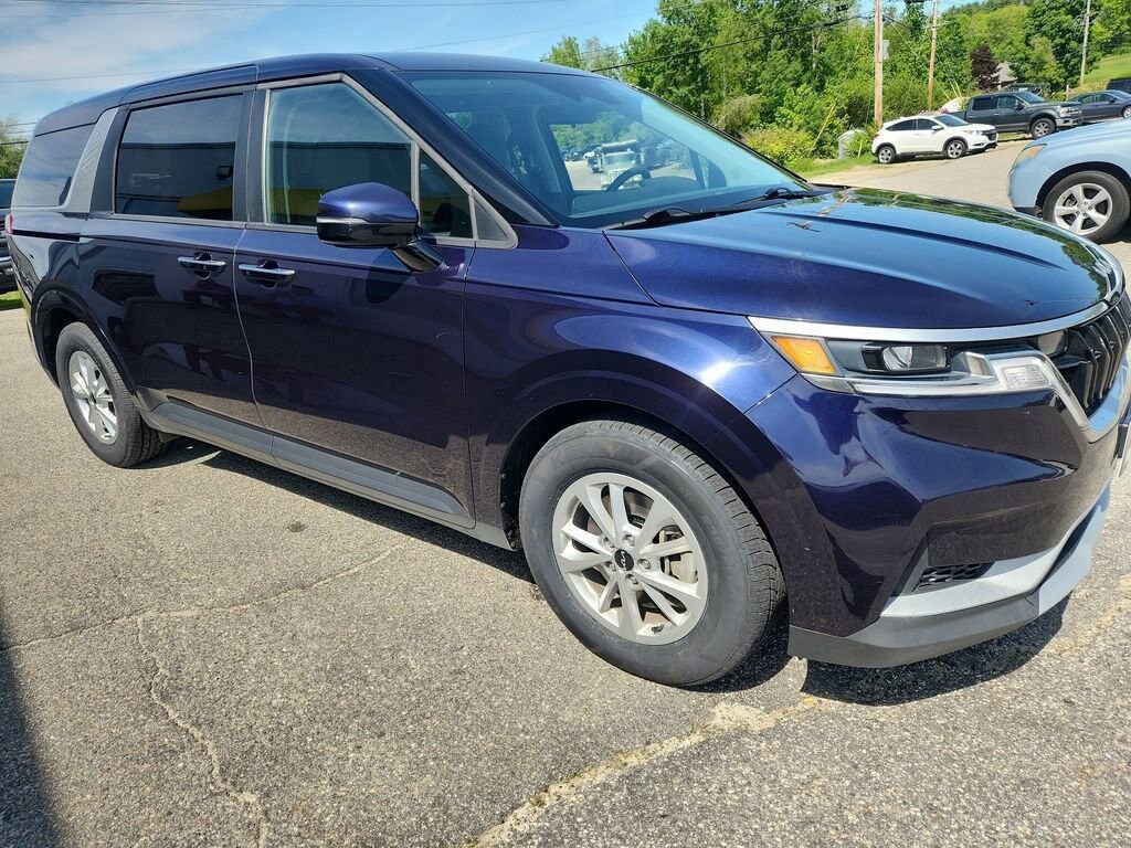 Used 2023 Kia Carnival LX Minivan/Van