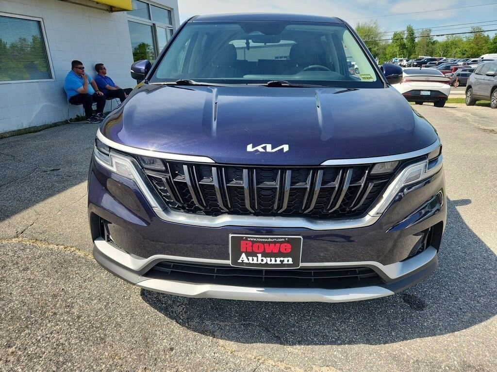 Used 2023 Kia Carnival LX Minivan/Van