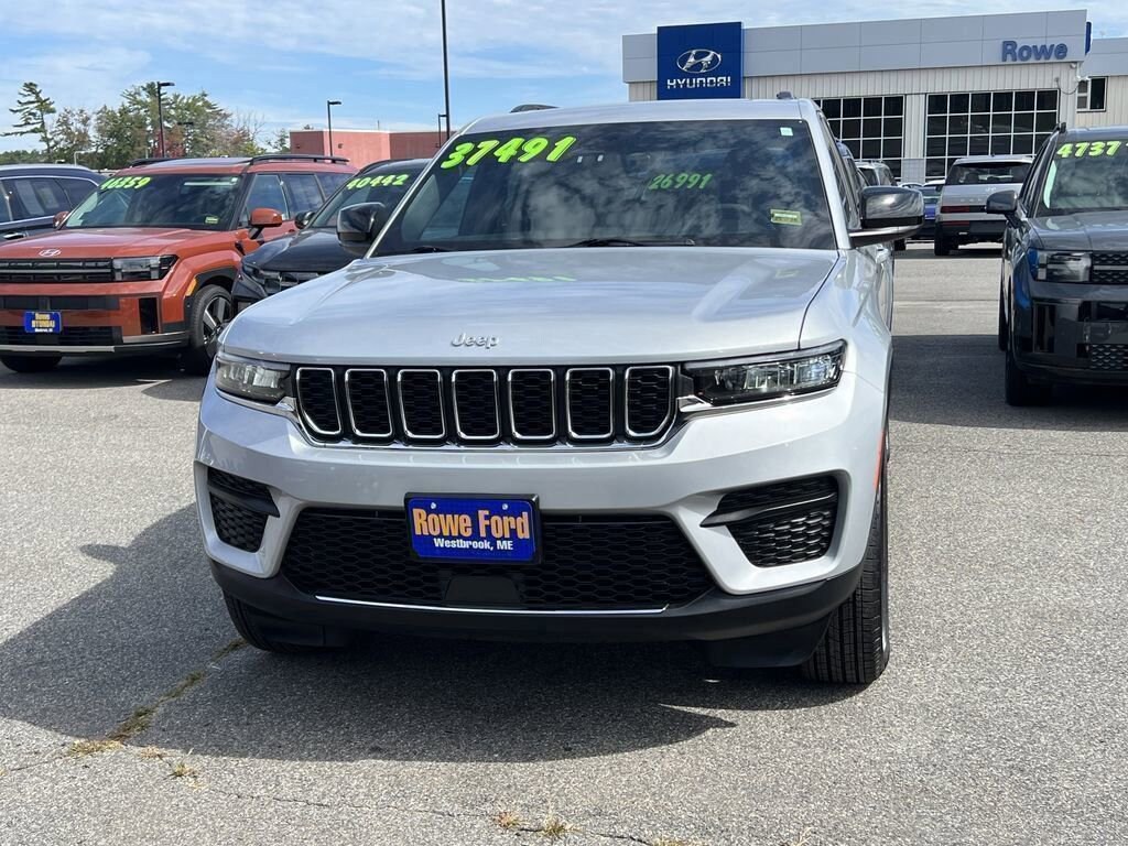 Used 2025 Jeep Grand Cherokee Laredo SUV