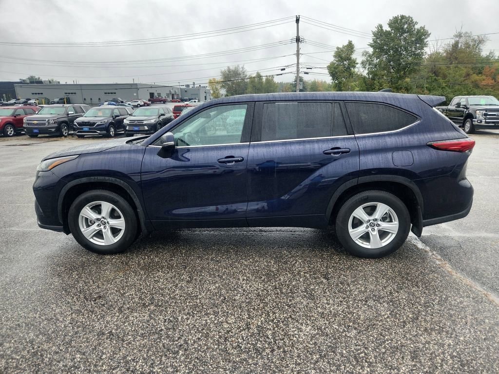 Used 2022 Toyota Highlander LE SUV