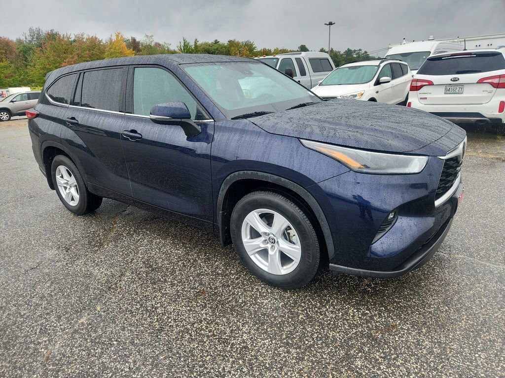 Used 2022 Toyota Highlander LE SUV