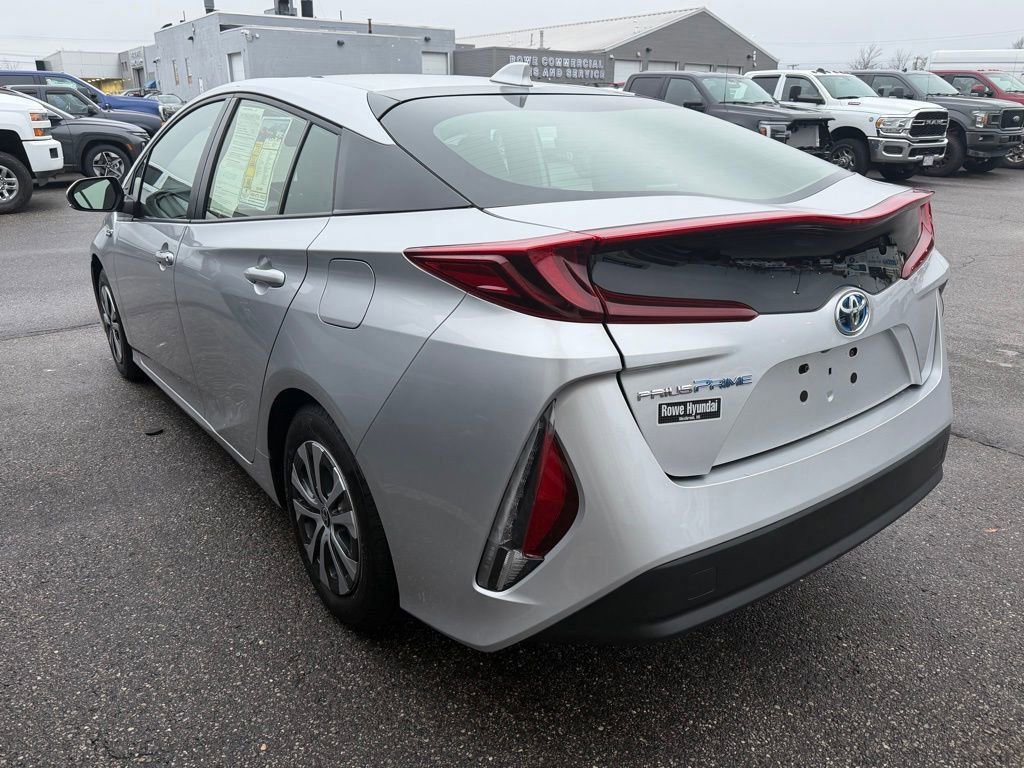 2021 Toyota Prius Prime LE photo 3