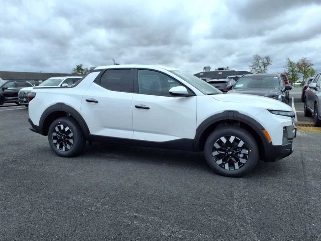 Used 2025 Hyundai Santa Cruz SE Truck