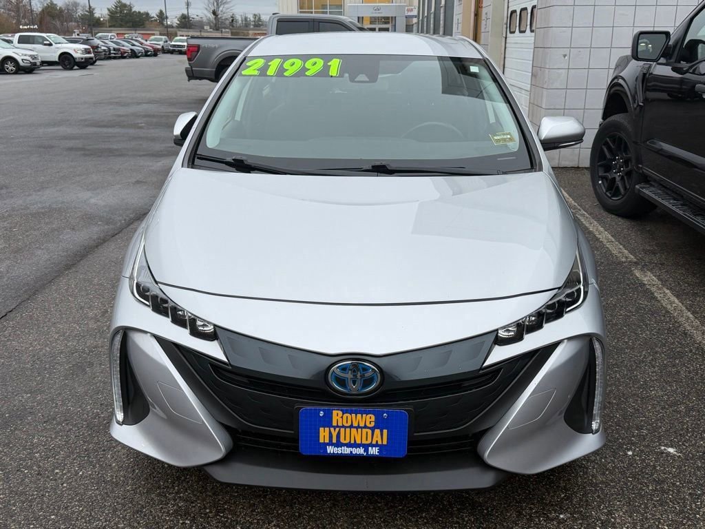 2021 Toyota Prius Prime LE photo 2