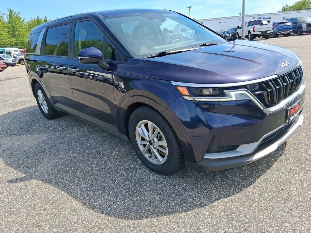 Used 2023 Kia Carnival LX Minivan/Van