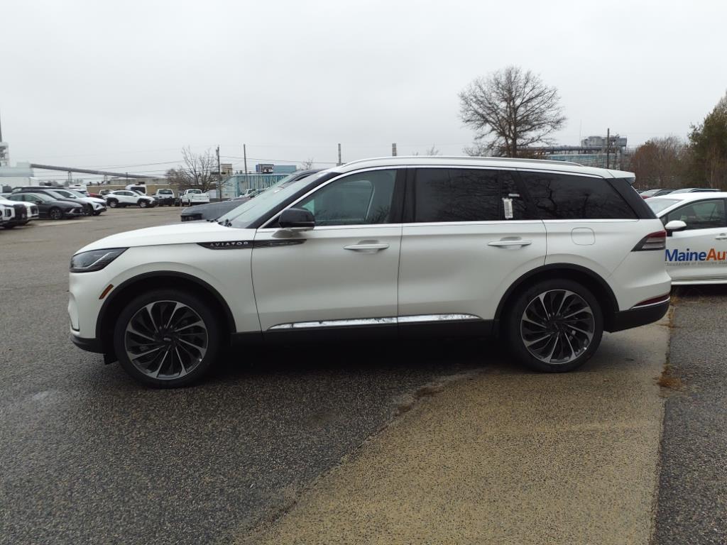 2025 Lincoln Aviator Reserve photo 3