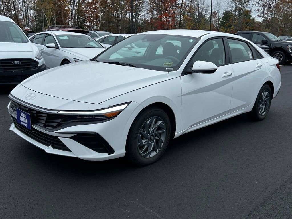 Used 2025 Hyundai Elantra Hybrid Blue Sedan
