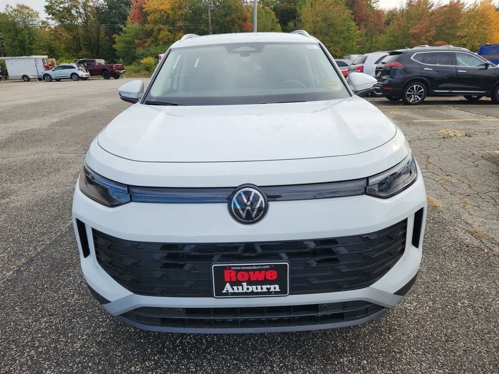 New 2025 Volkswagen Tiguan 2.0T SE SUV