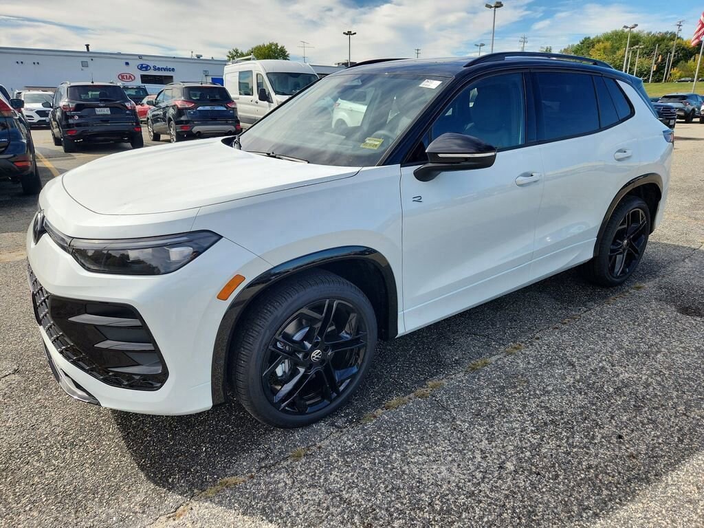 New 2025 Volkswagen Tiguan 2.0T SE R-Line Black SUV