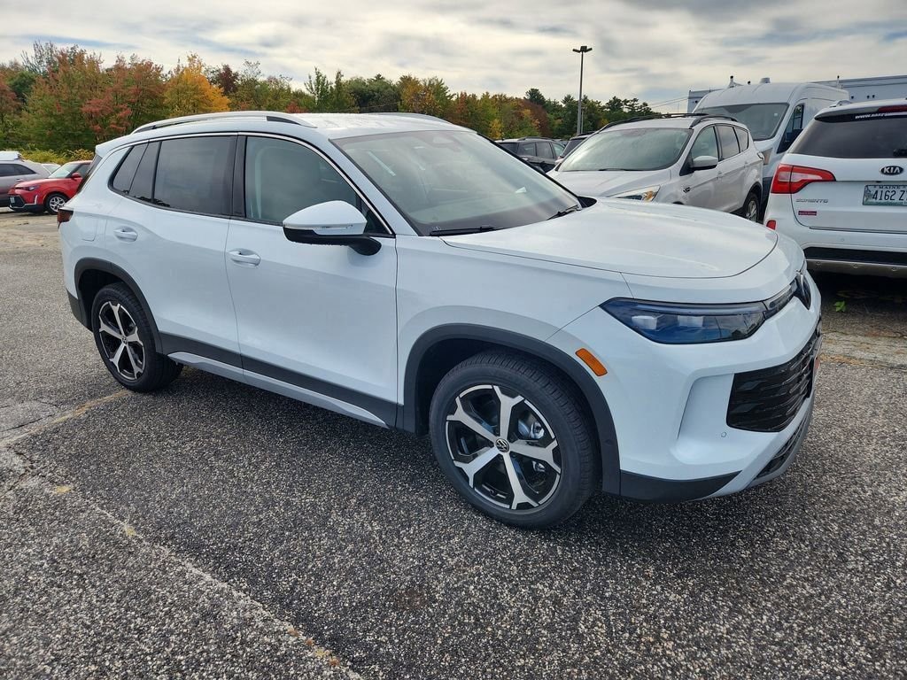 New 2025 Volkswagen Tiguan 2.0T SE SUV
