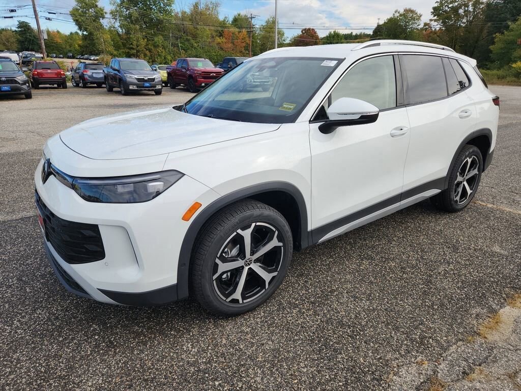 New 2025 Volkswagen Tiguan 2.0T SE SUV