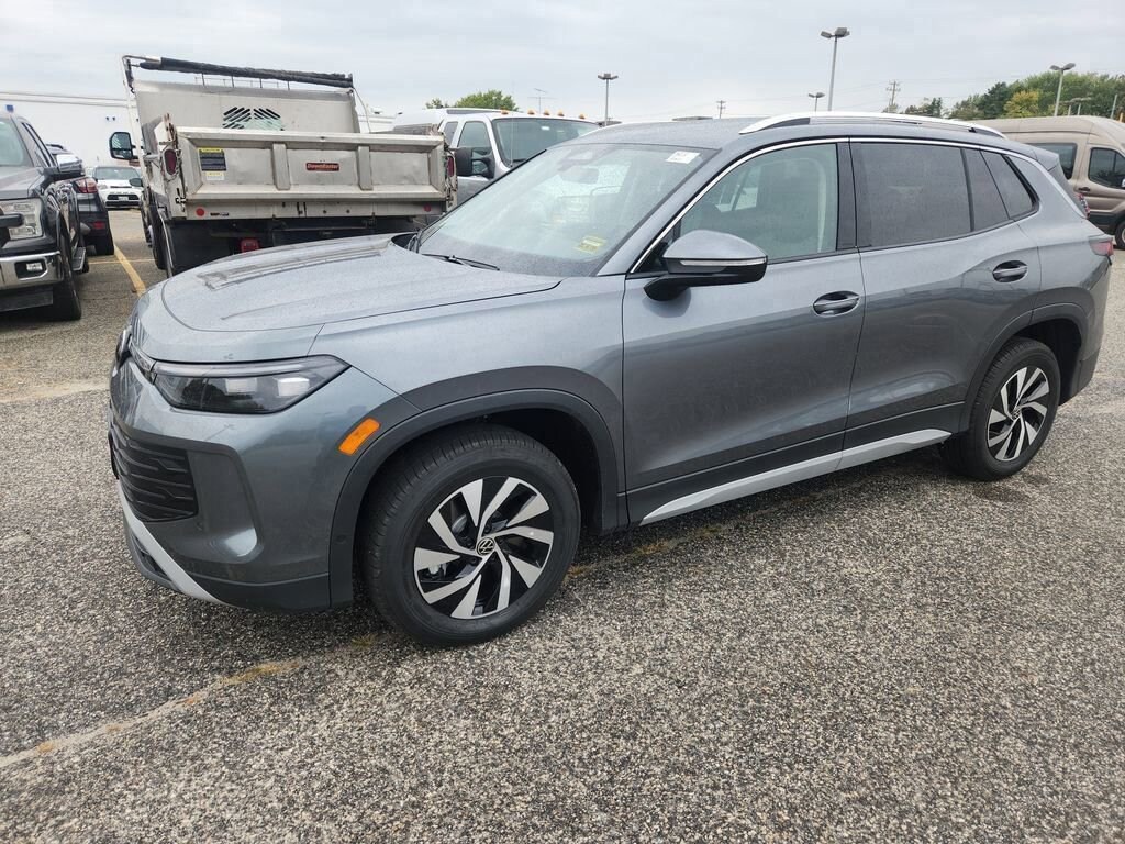 New 2025 Volkswagen Tiguan 2.0T S SUV