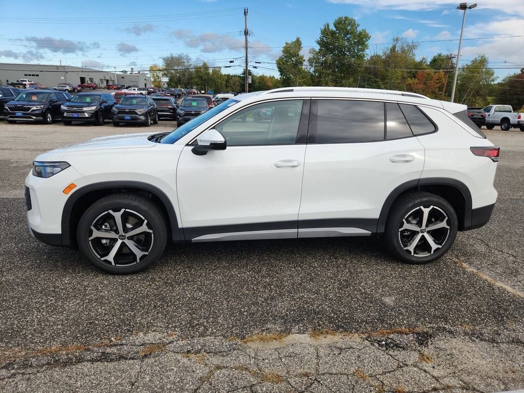 New 2025 Volkswagen Tiguan 2.0T SE SUV