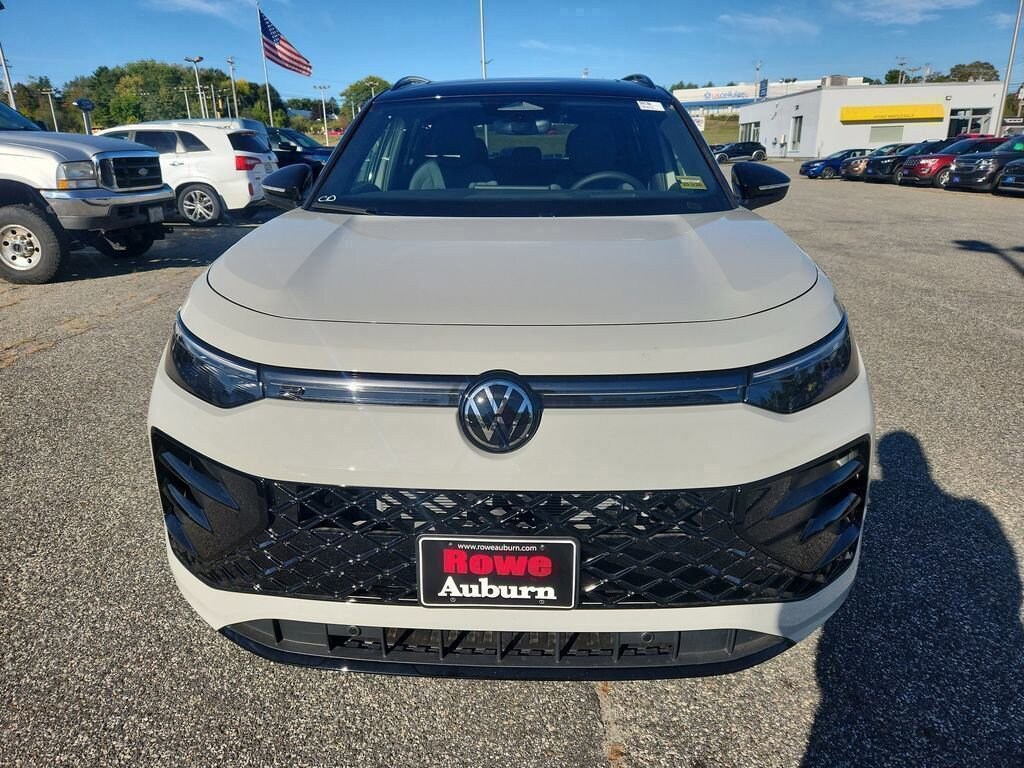New 2025 Volkswagen Tiguan 2.0T SE R-Line Black SUV